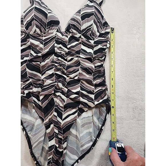 Leilani swimsuit Brown/Cream And Black One Piece Size 10 Flattering - Picture 12 of 12